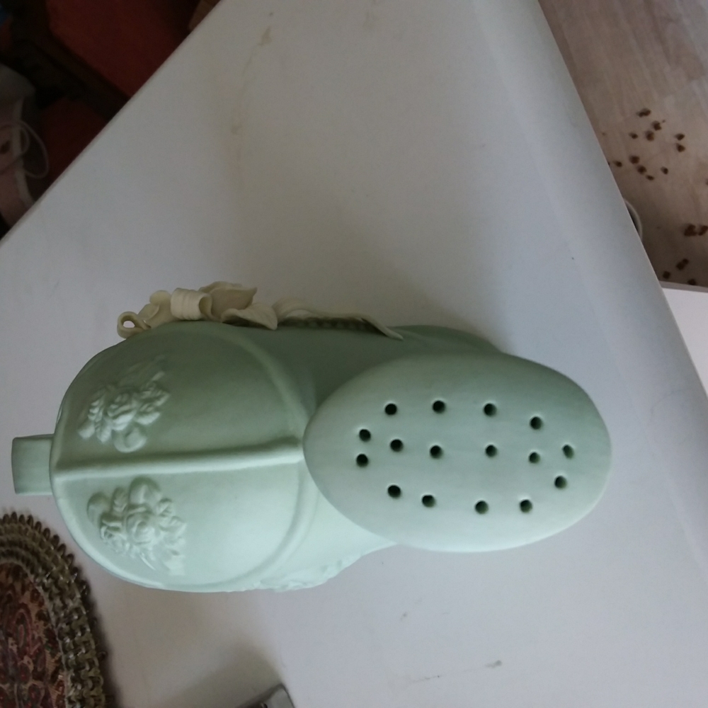Stunning Porcelain Fully Functional Flower Watering Pot! - Picture 6 of 11